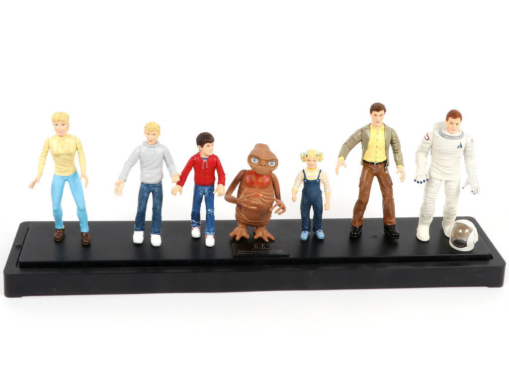 Lot 144 - DIVERS (2)