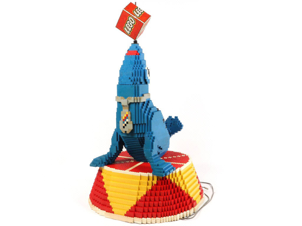 Lot 220 - LEGO (DANEMARK) (1)