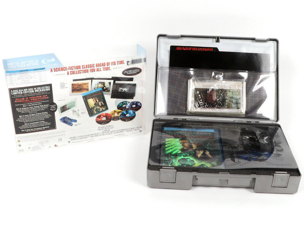 Lot 272 - DIVERS (4)