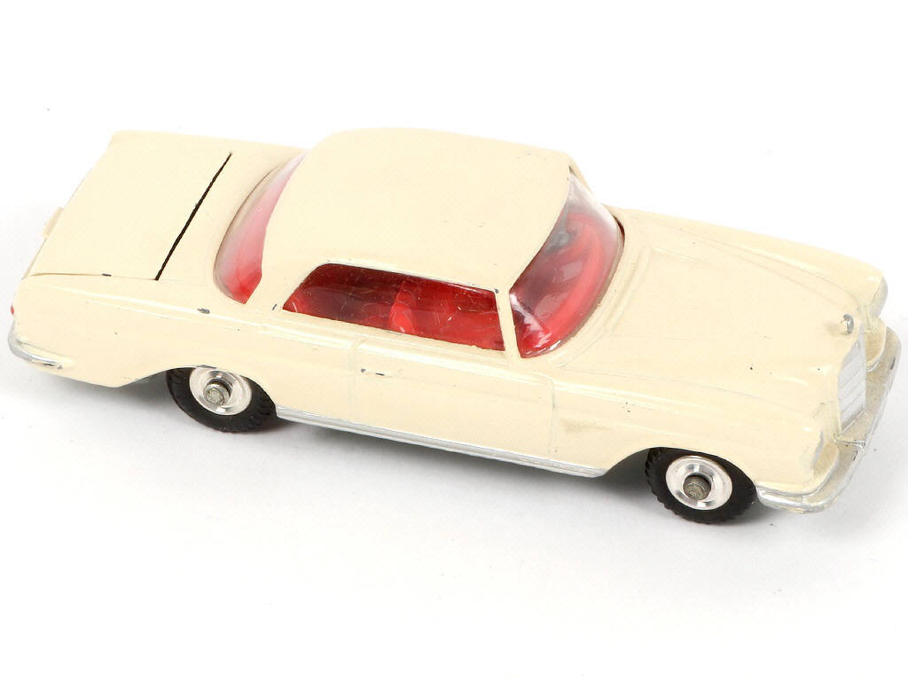 Lot 197 - CORGI TOYS (GB) (3)