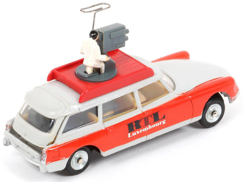 Lot 327 - DINKY TOYS (FRANCE) (1)