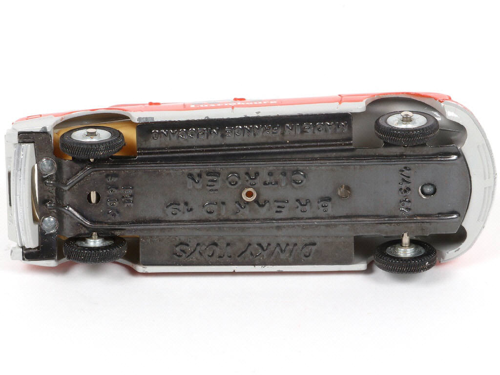 Lot 327 - DINKY TOYS (FRANCE) (1)