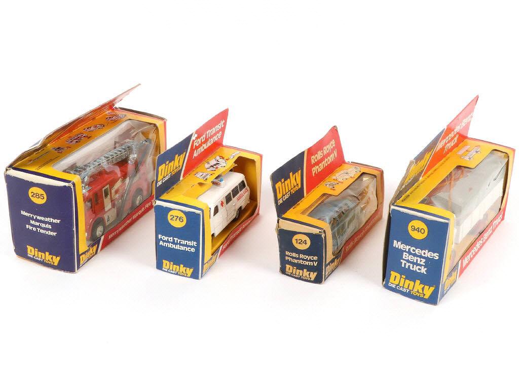 Lot 318 - DINKY TOYS (GB) (4)
