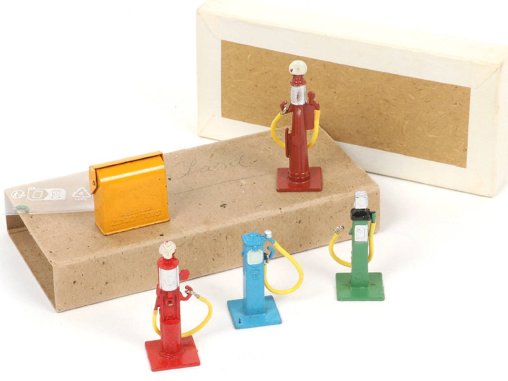 Lot 311 - DINKY TOYS (GB) (1)