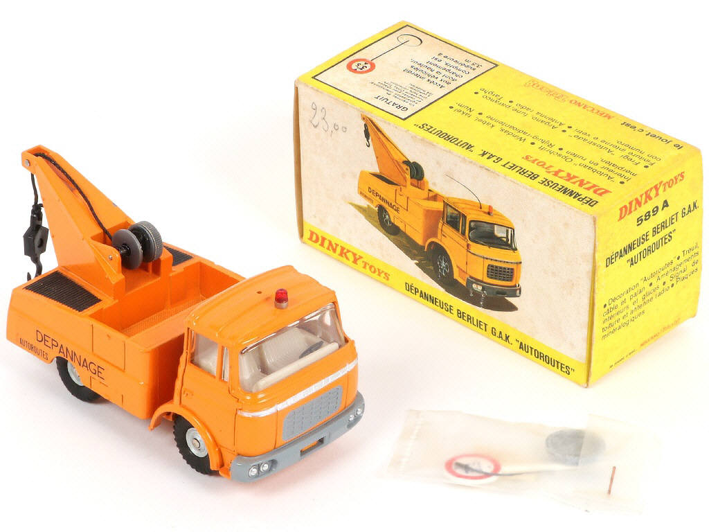 Lot 352 - DINKY TOYS (FRANCE) (1)