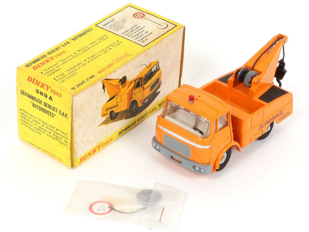 Lot 352 - DINKY TOYS (FRANCE) (1)