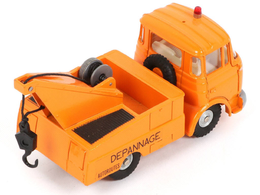 Lot 352 - DINKY TOYS (FRANCE) (1)