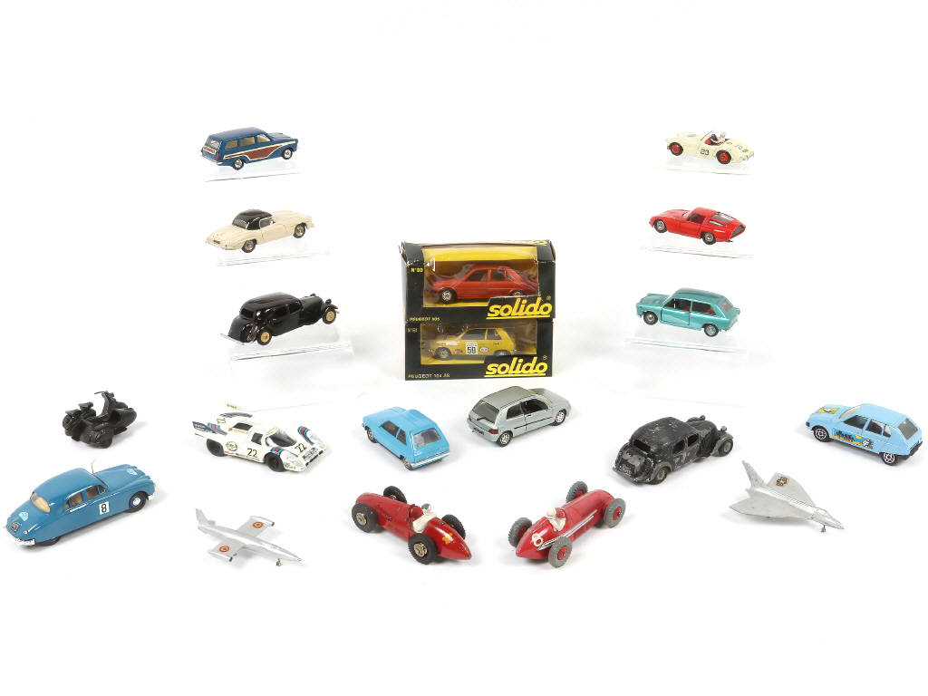 Lot 72 - DIVERS (19)