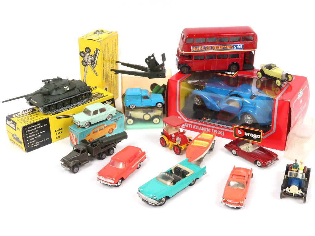 Lot 66 - DIVERS (16)