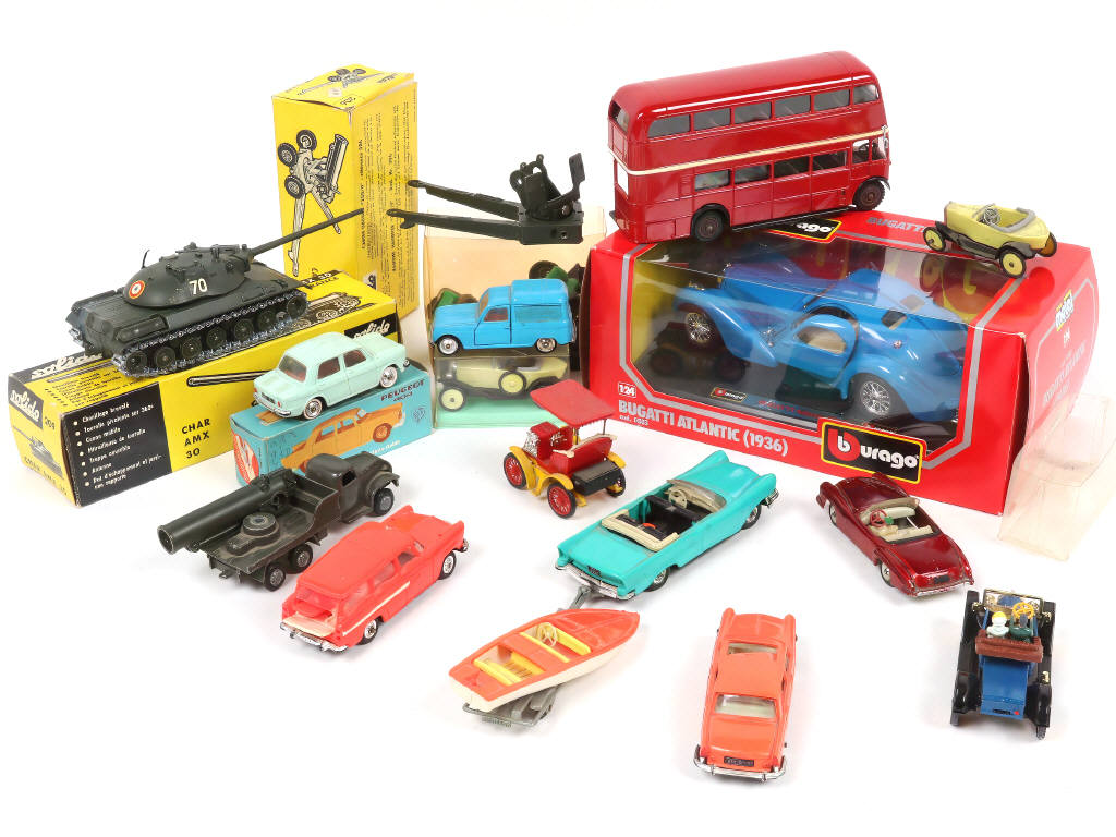 Lot 66 - DIVERS (16)