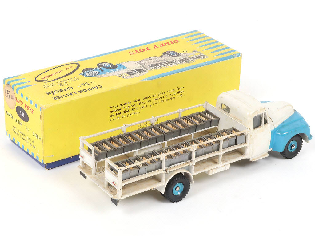 Lot 370 - DINKY TOYS (FRANCE) (1)