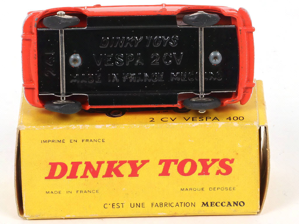 Lot 327 - DINKY TOYS (FRANCE) (1)
