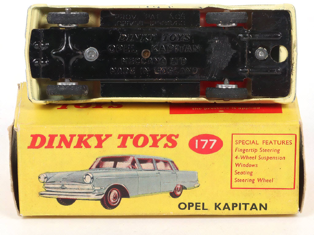 Lot 400 - DINKY TOYS (GB) (1)