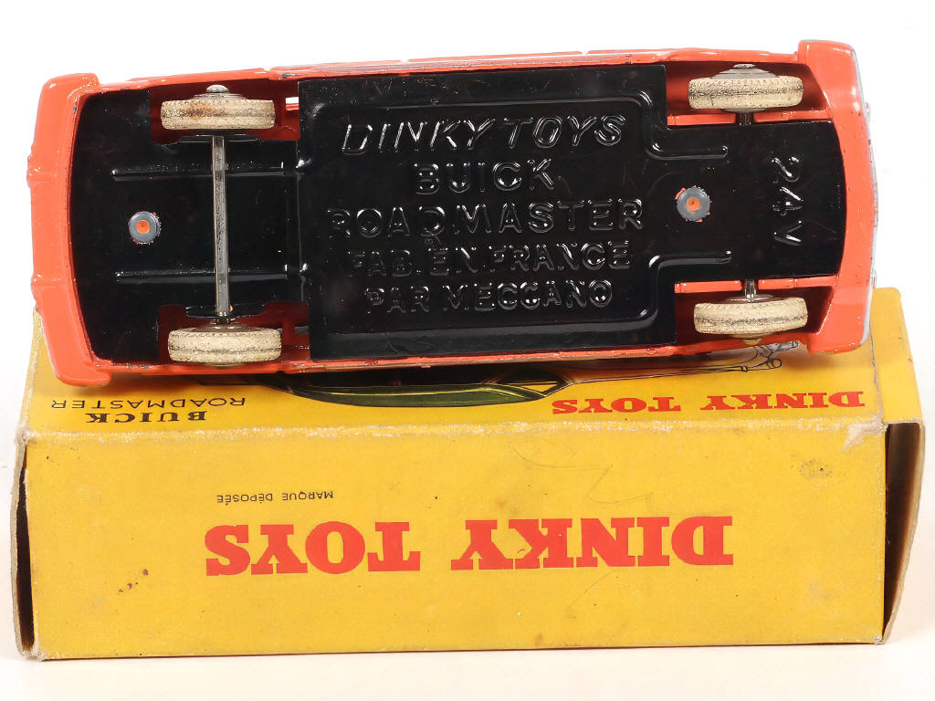 Lot 330 - DINKY TOYS (FRANCE) (1)