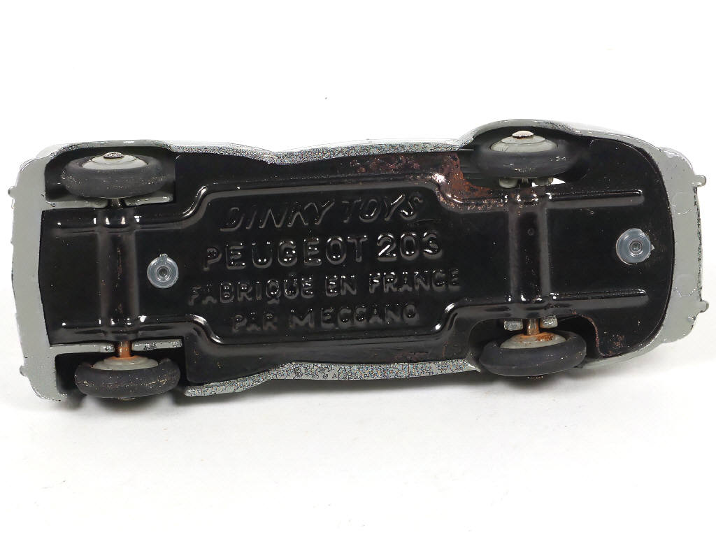 Lot 302 - DINKY TOYS (FRANCE) (1)