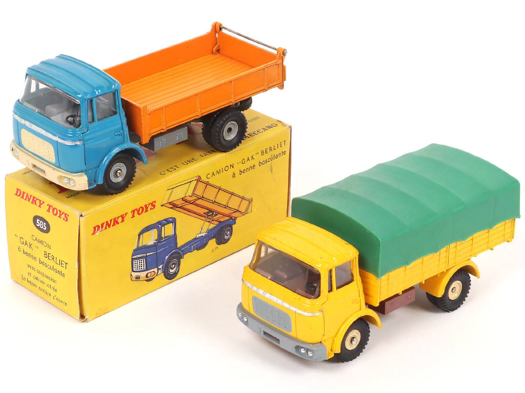 Lot 258 - DINKY TOYS (FRANCE) (2)