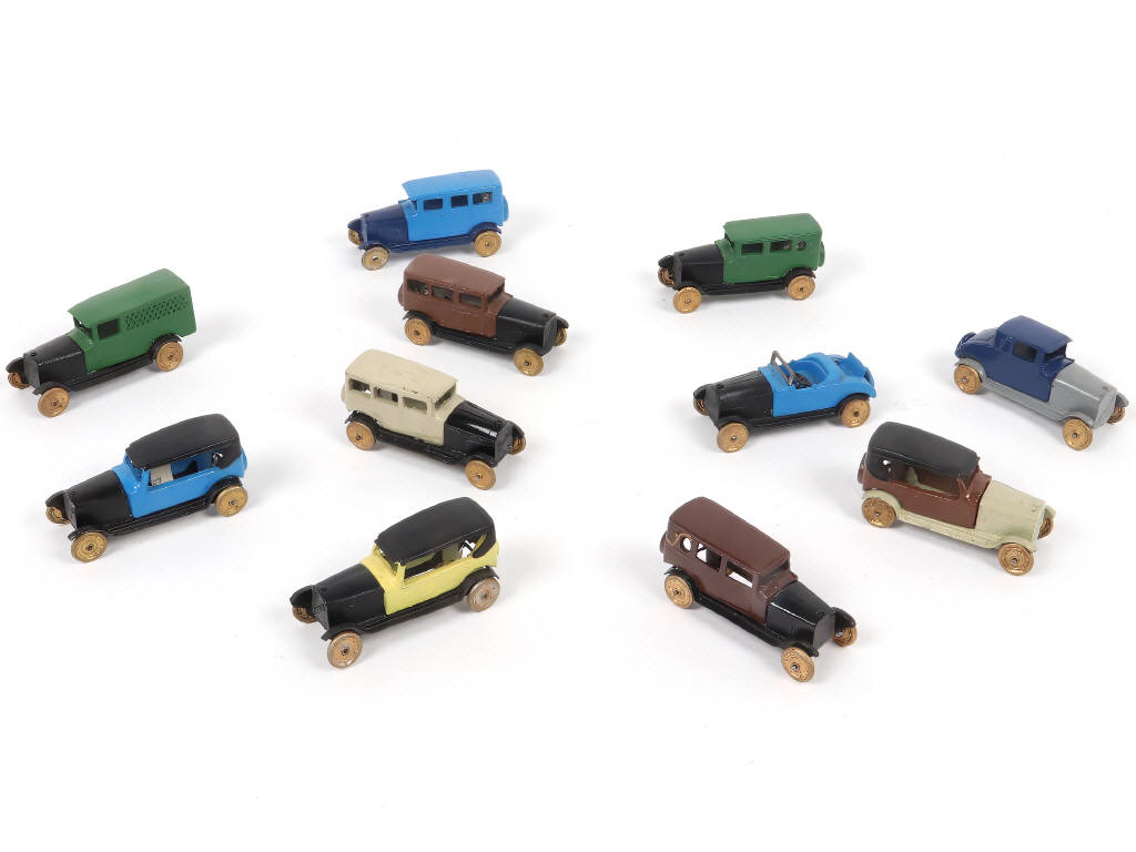 Lot 53 - DIVERS (11)