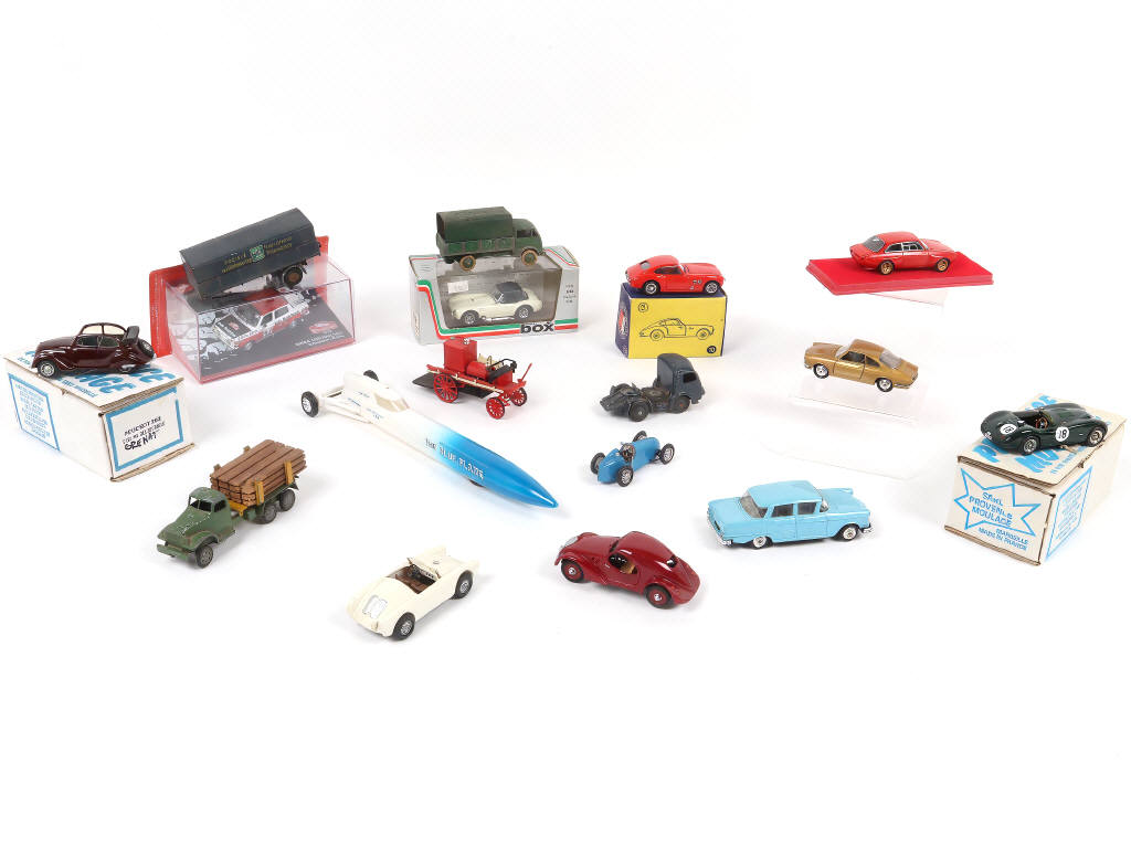 Lot 33 - DIVERS (17)