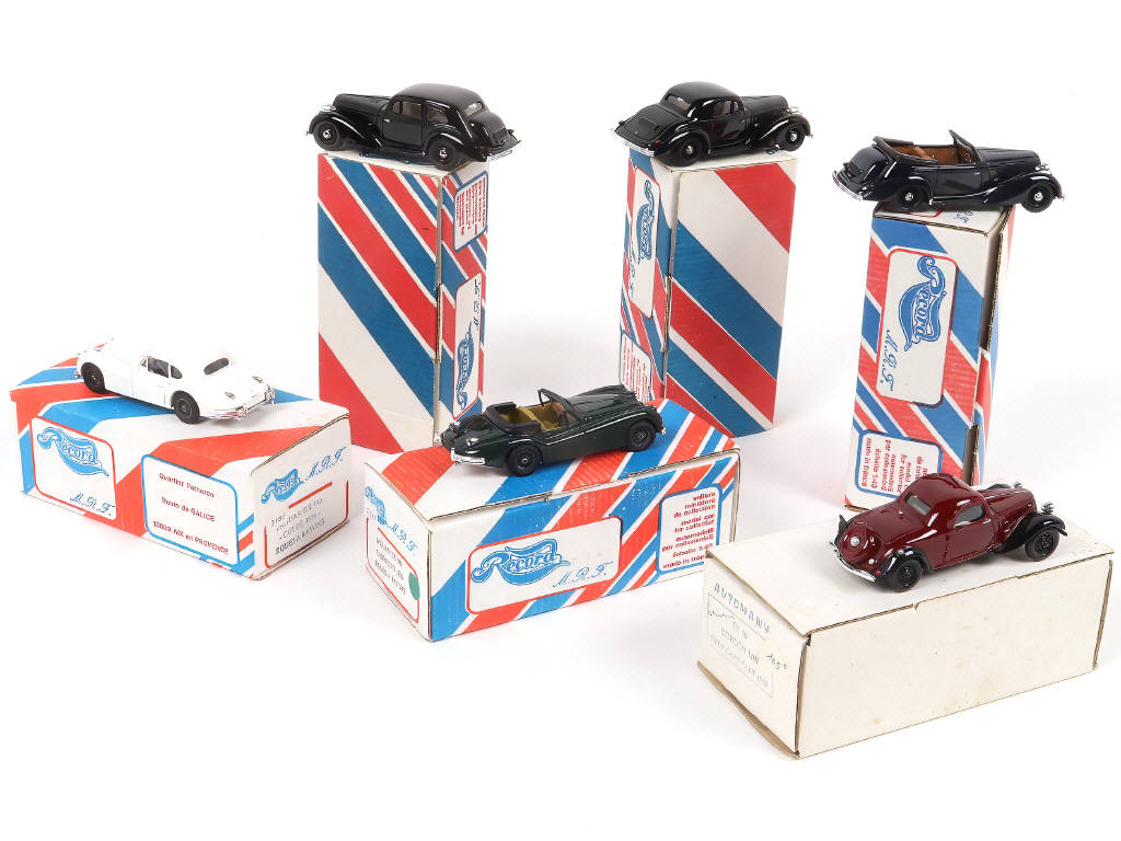 Lot 23 - DIVERS (6)
