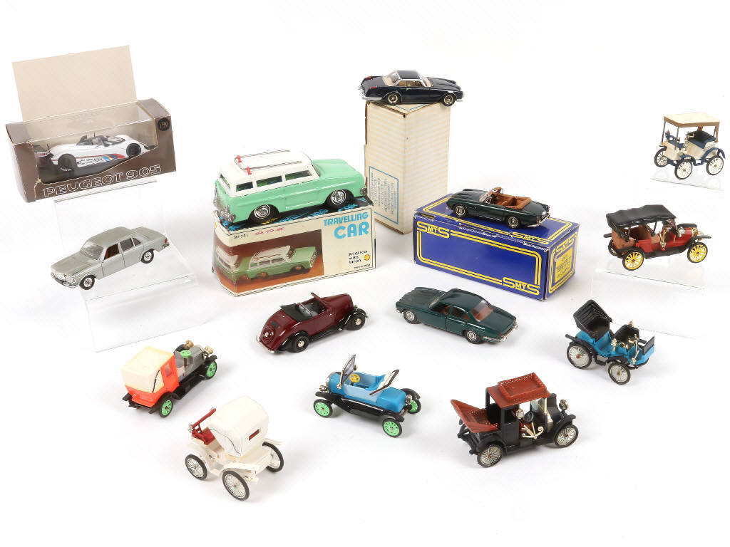 Lot 56 - DIVERS (14)