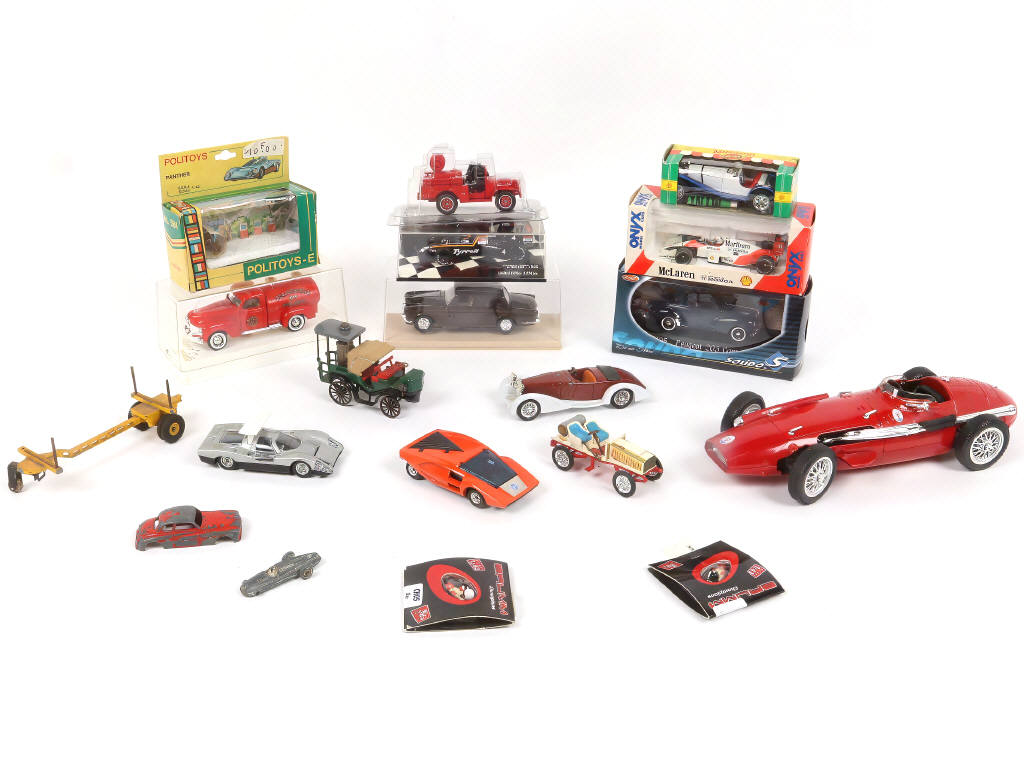 Lot 71 - DIVERS (18)