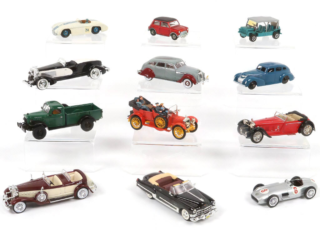 Lot 65 - DIVERS (12)