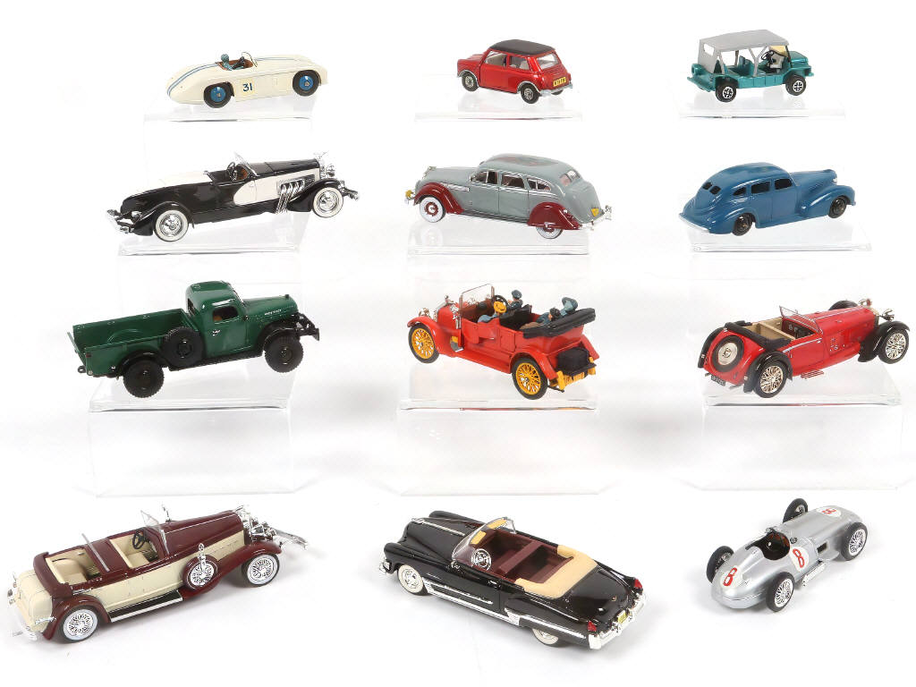 Lot 65 - DIVERS (12)