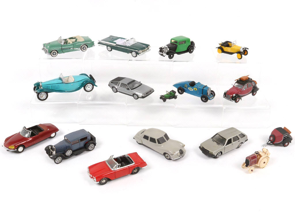 Lot 81 - DIVERS (16)