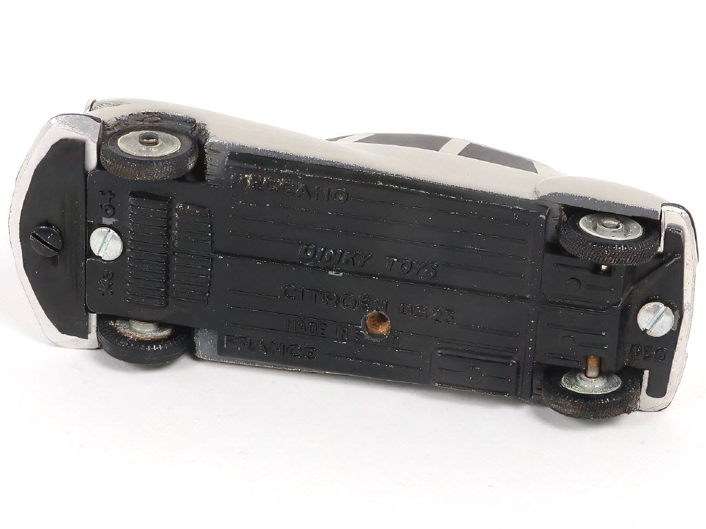 Lot 81 - DIVERS (16)