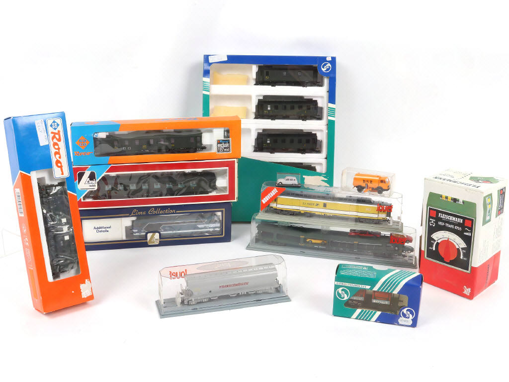 Lot 50 - DIVERS 'HO' (12)