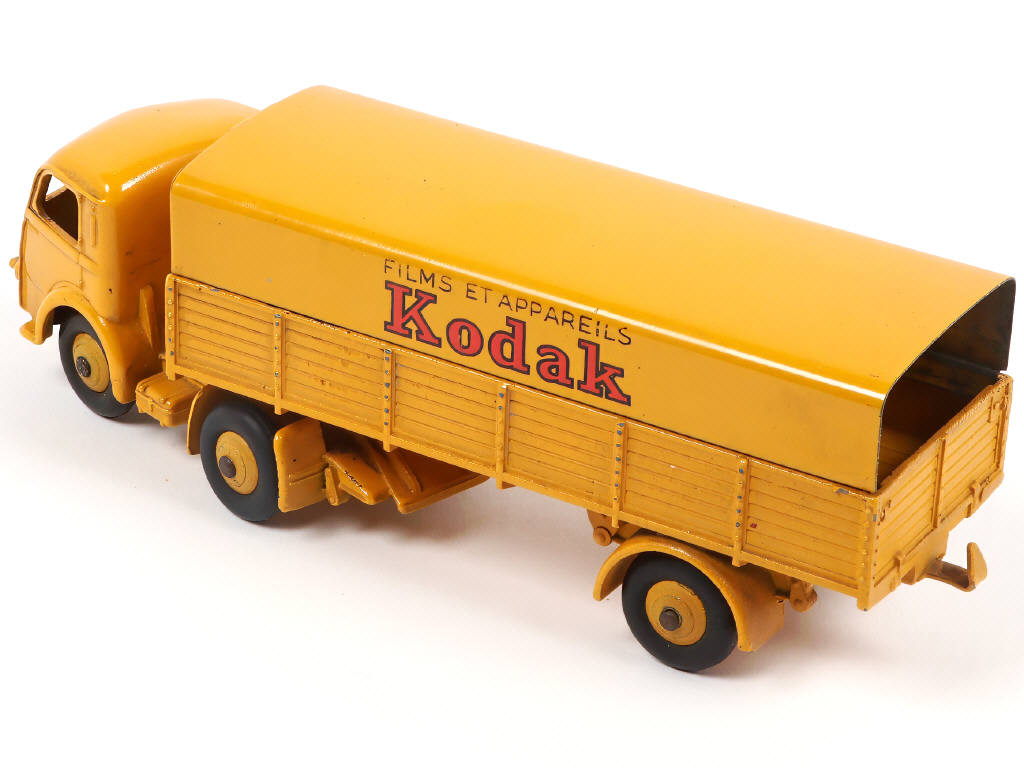 Lot 230 - DINKY TOYS (FRANCE) (1)