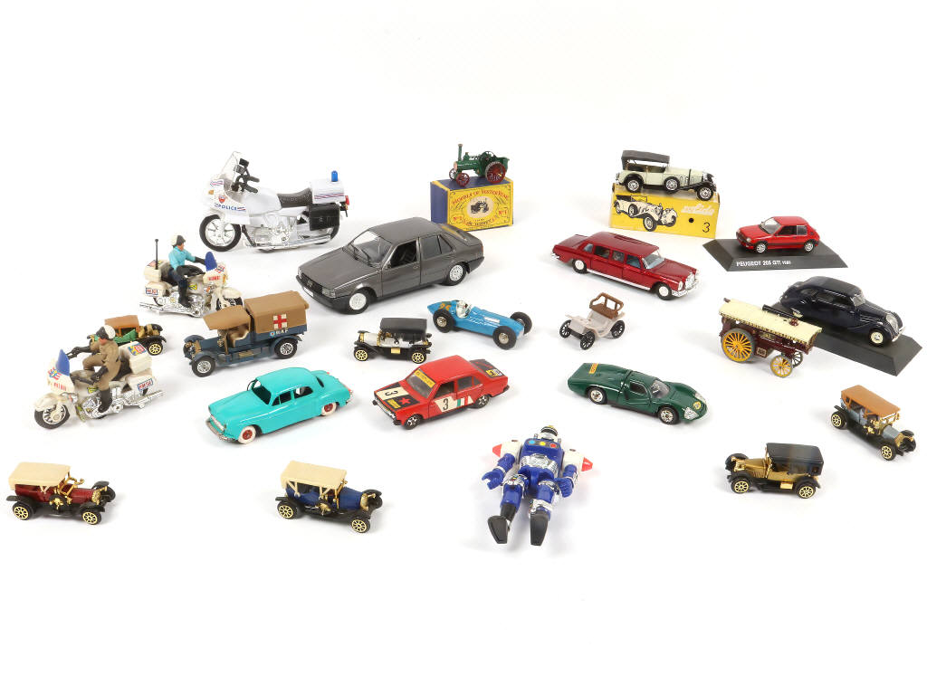 Lot 93 - DIVERS (23)
