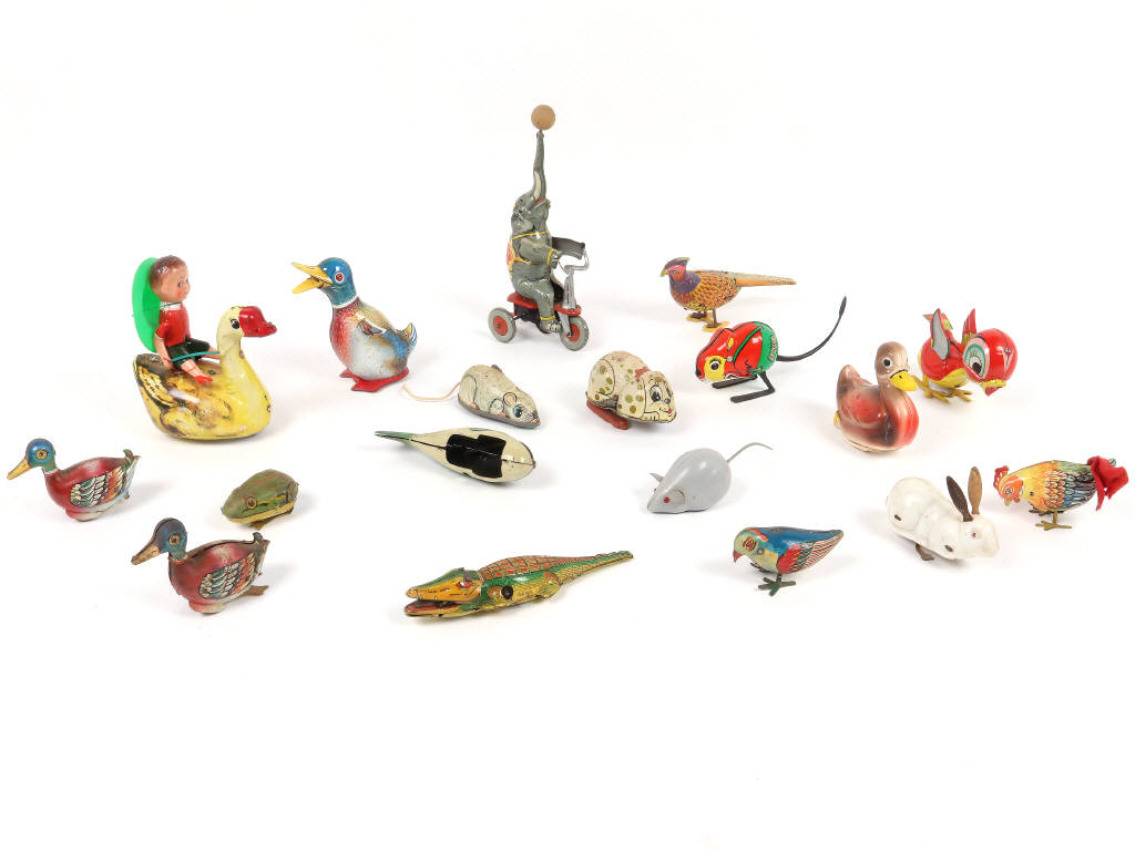 Lot 20 - DIVERS (18)