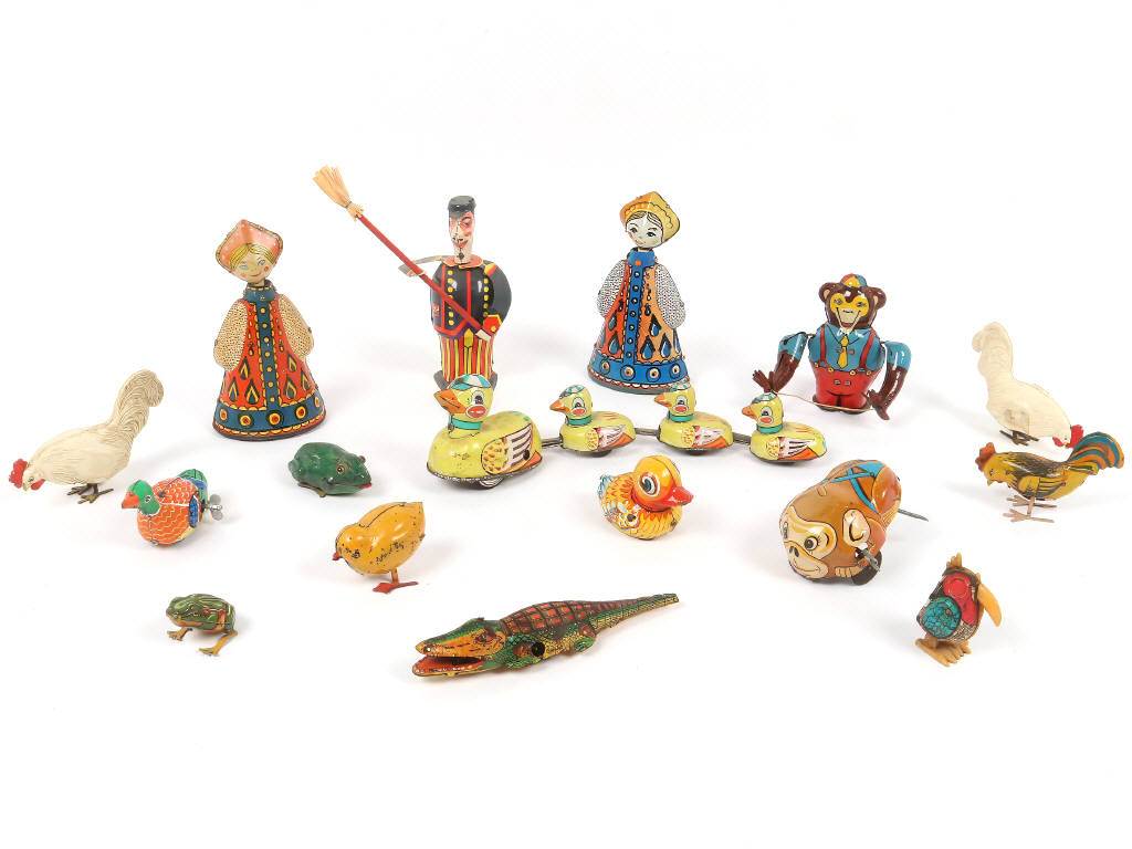 Lot 19 - DIVERS (16)
