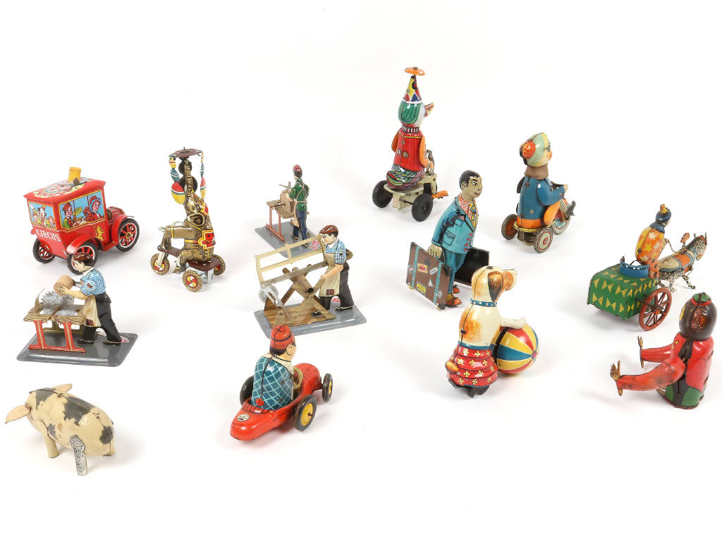 Lot 25 - DIVERS (13)