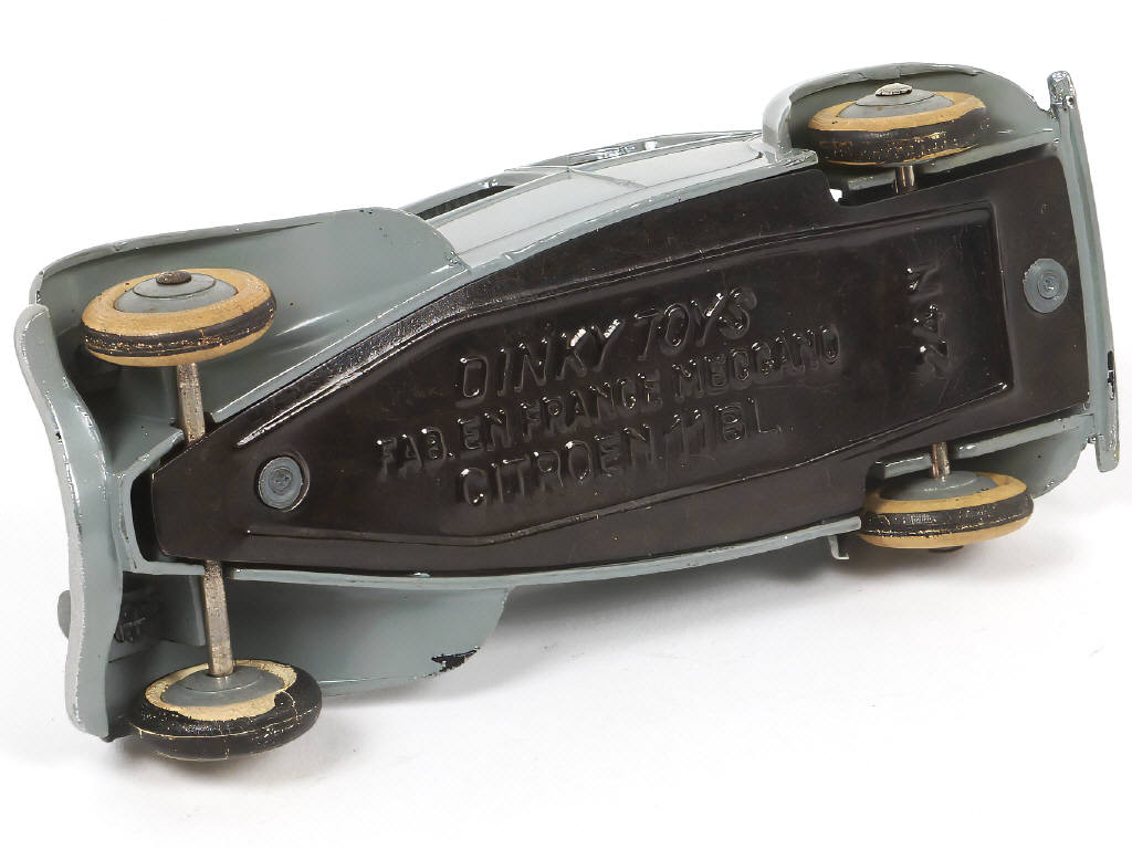 Lot 226 - DINKY TOYS (FRANCE) (1)
