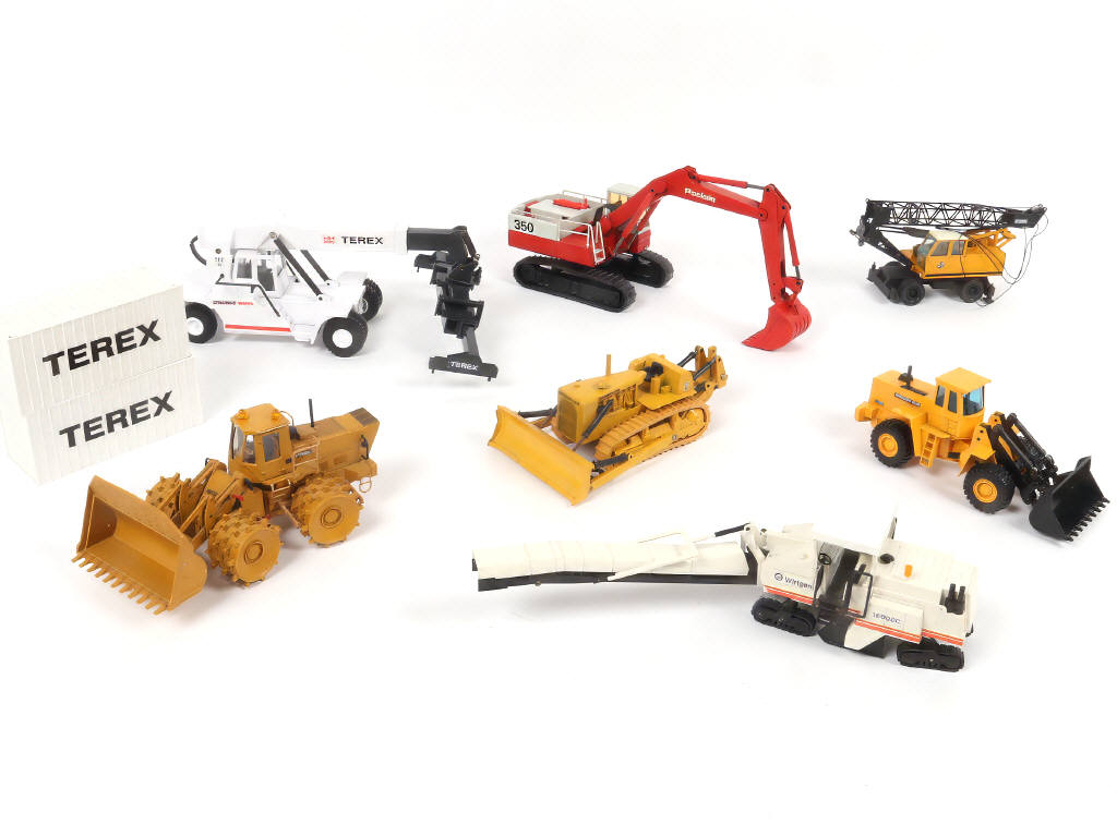 Lot 77 - DIVERS (7)