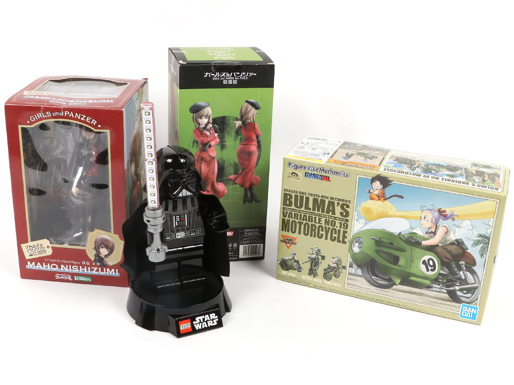 Lot 138 - DIVERS (4)