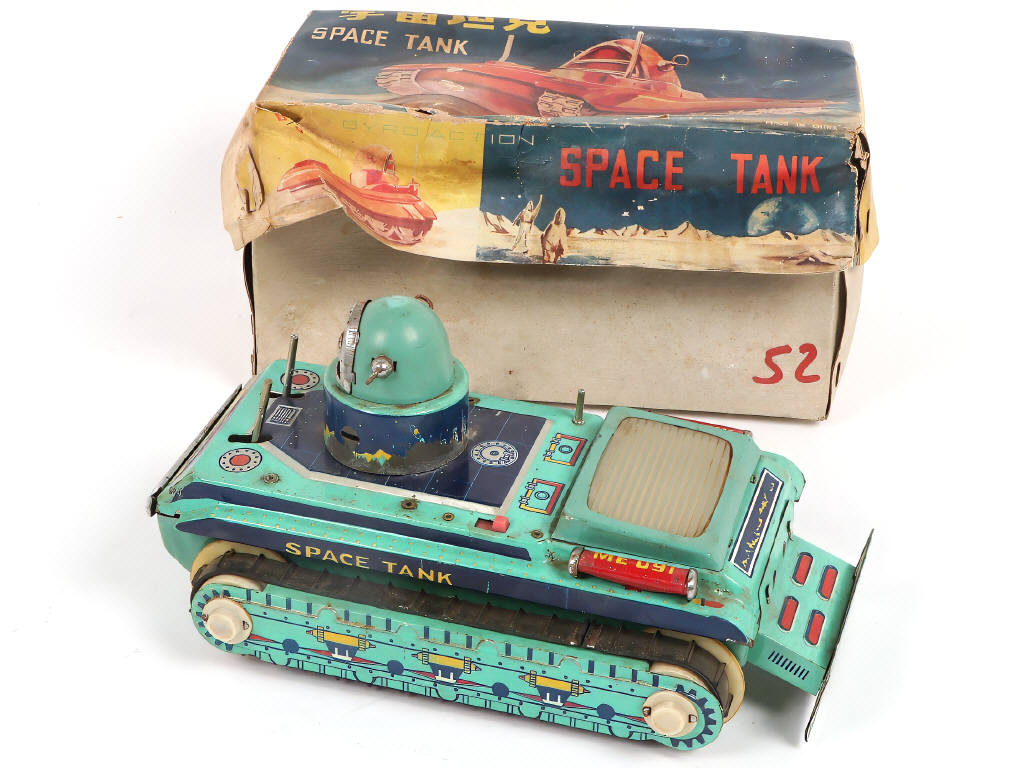 Lot 55 - DIVERS (5)