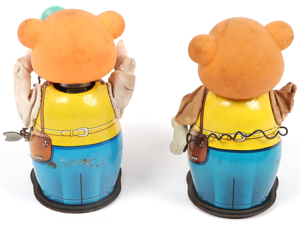 Lot 121 - DIVERS (2)