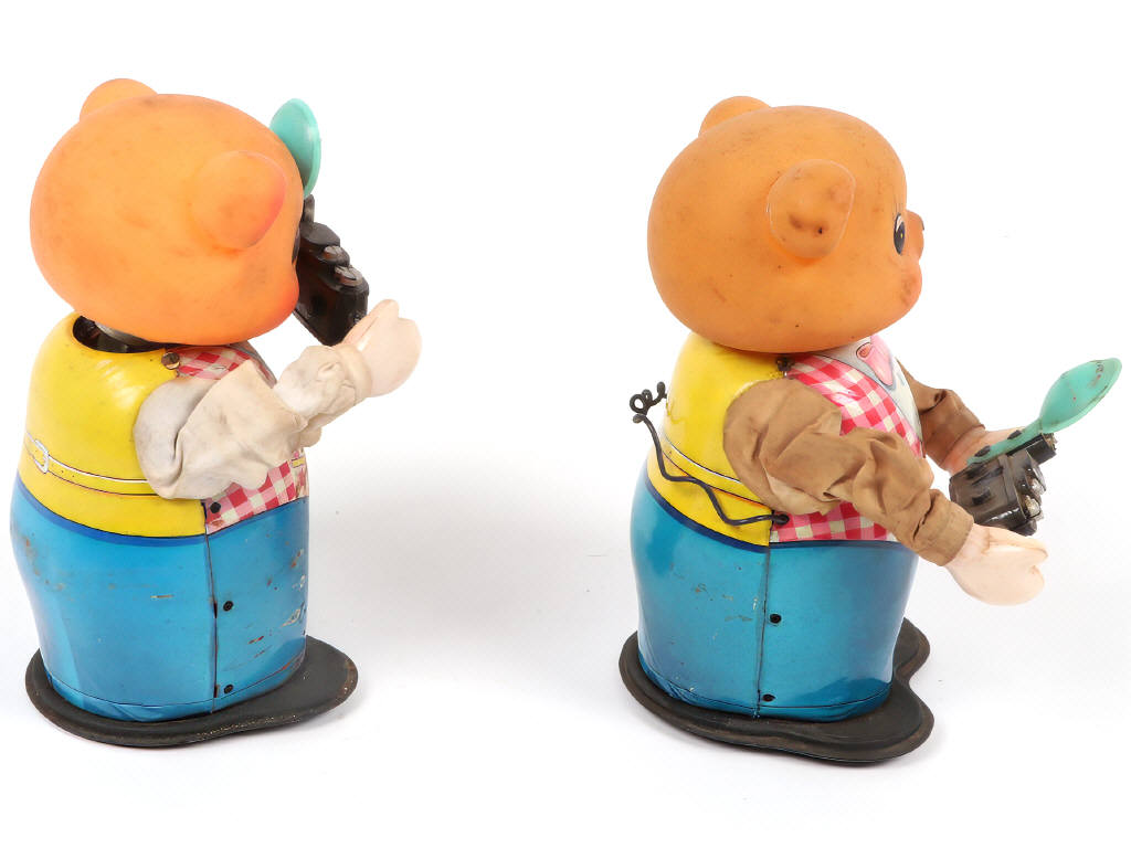 Lot 121 - DIVERS (2)