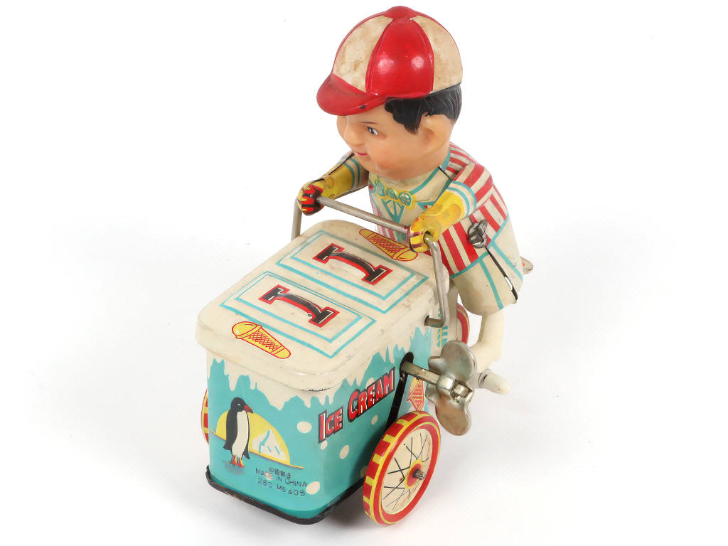 Lot 129 - DIVERS (7)