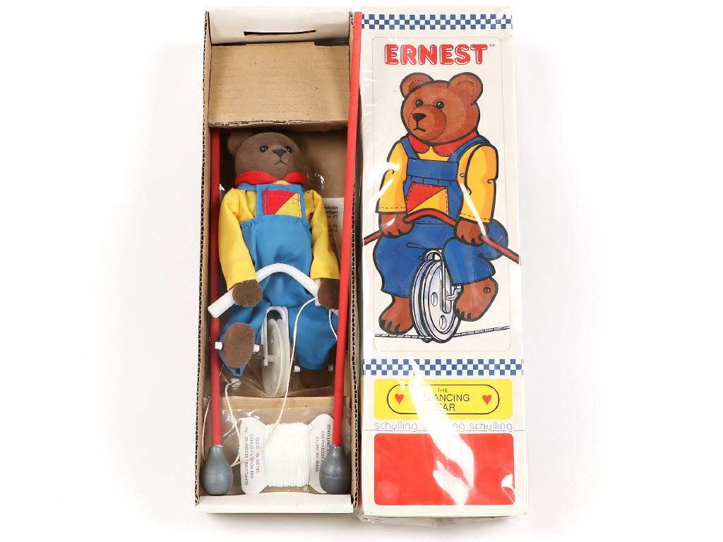 Lot 125 - DIVERS (4)