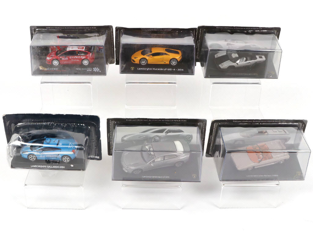 Lot 118 - DIVERS (12)