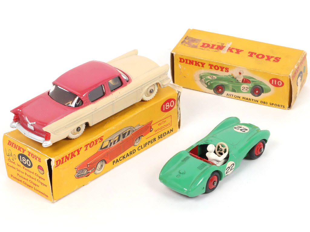 Lot 324 - DINKY TOYS (GB) (2)