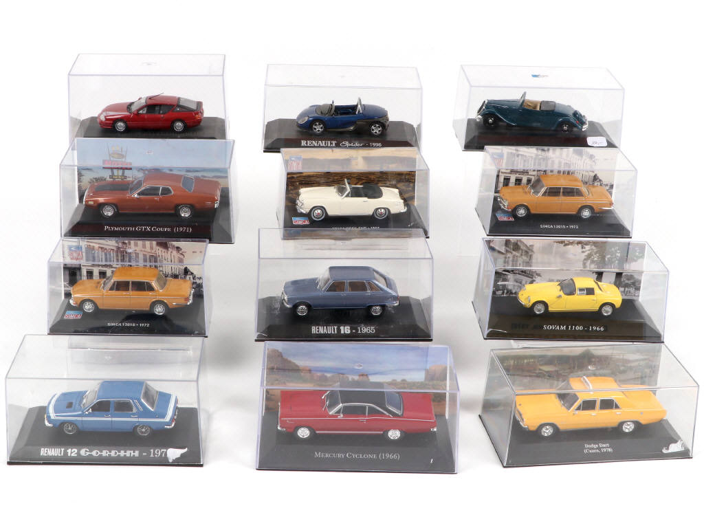 Lot 85 - DIVERS (12)