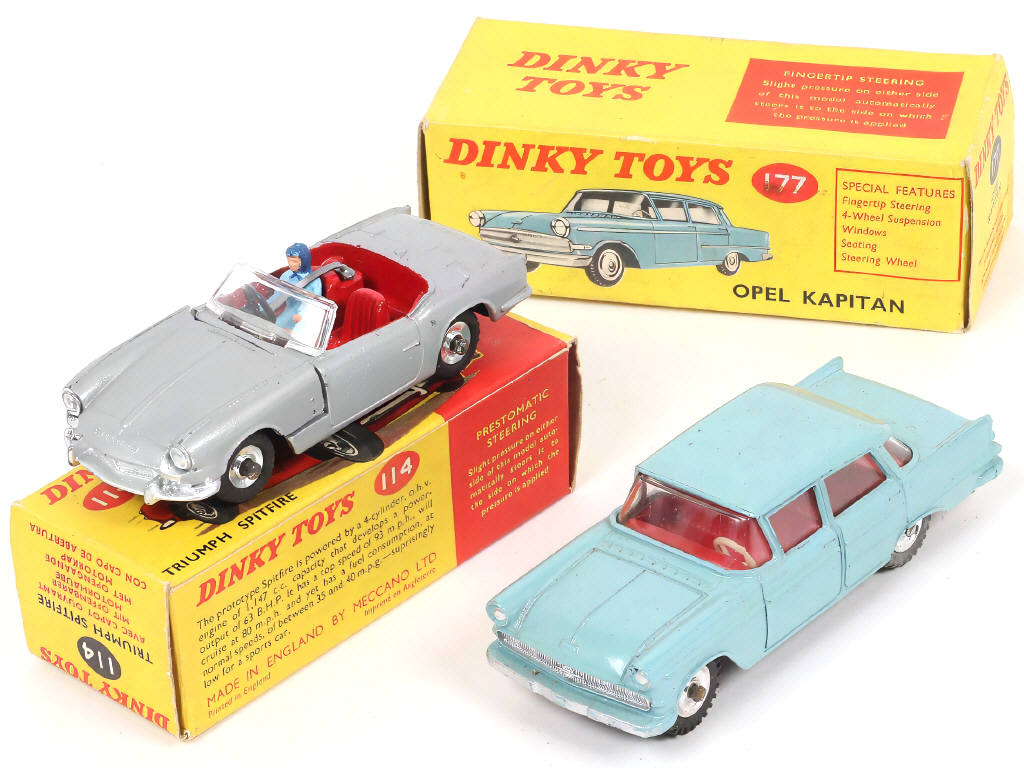 Lot 322 - DINKY TOYS (GB) (2)
