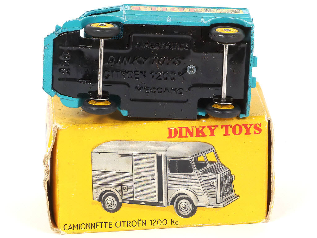Lot 355 - DINKY TOYS (FRANCE) (1)
