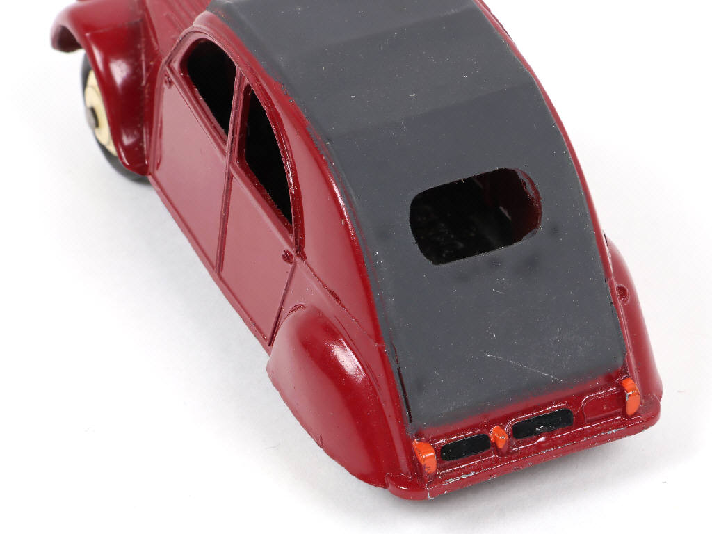 Lot 292 - DINKY TOYS (FRANCE) (1)