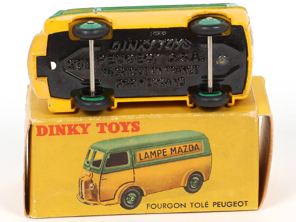 Lot 354 - DINKY TOYS (FRANCE) (1)
